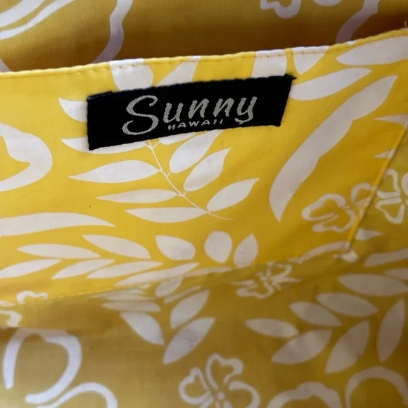 Sunny Hawaii Straw Tote Bag with Yellow Trim and Cream Handles - Picture 10 of 10